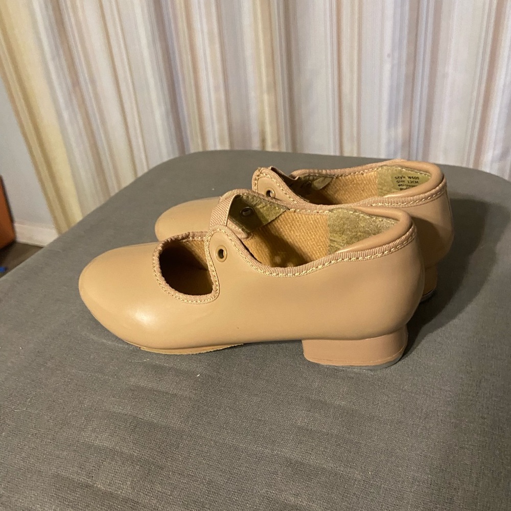 Weissman girls tap shoes size 12 tan